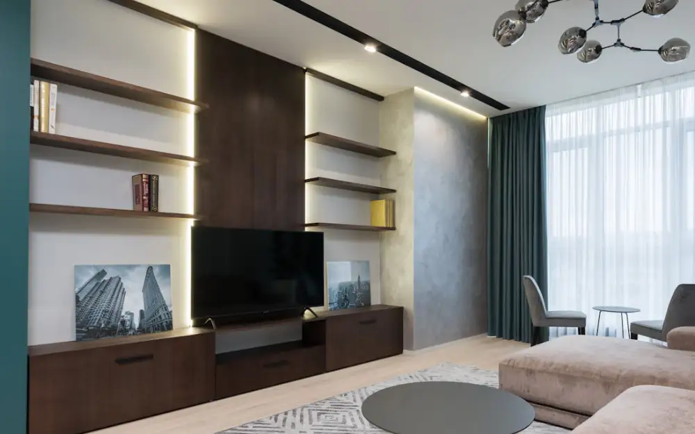 Meuble hifi et étagère design en bois sombre pour un agencement bois d'un salon